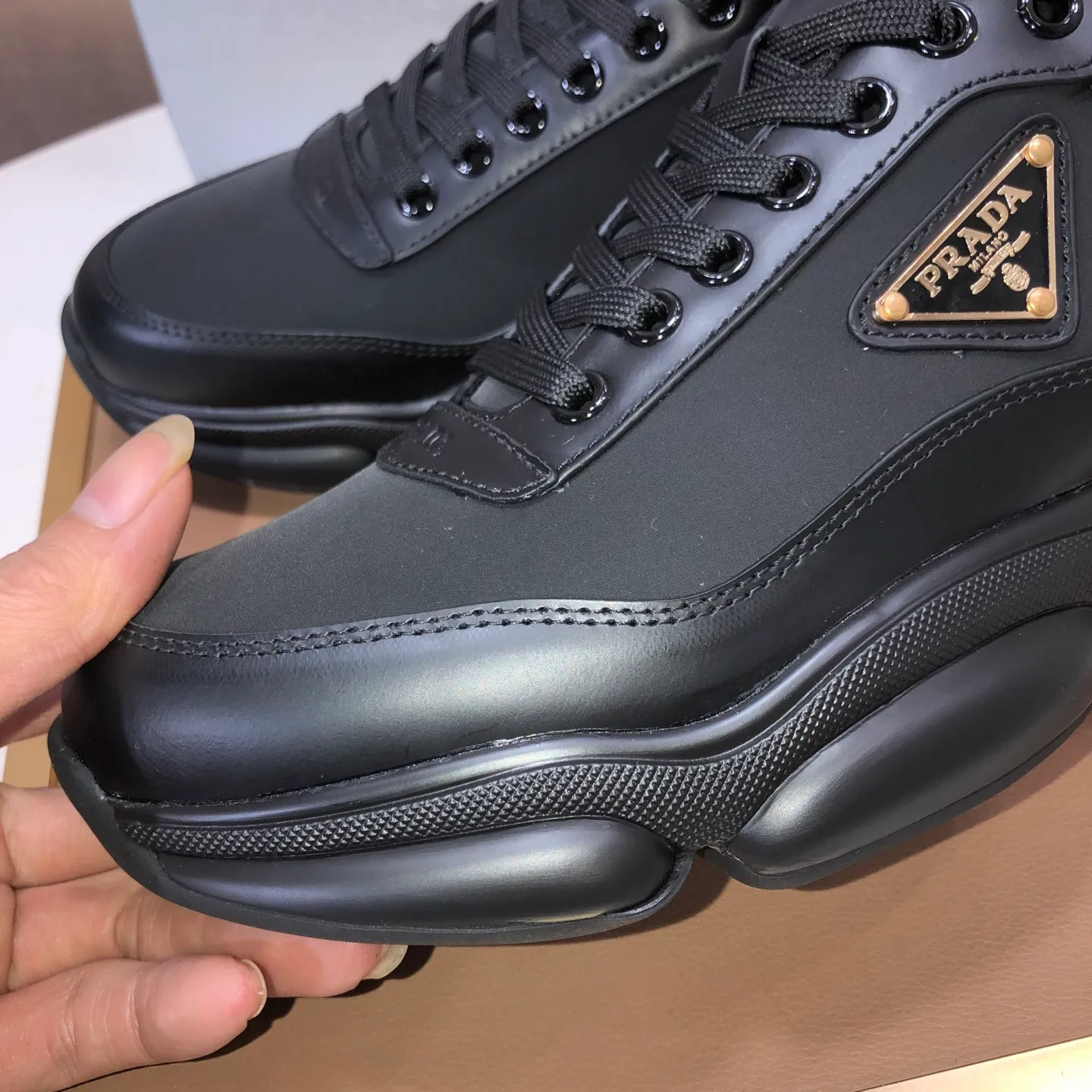 Men's shoes 💰700💰[PRADA] Men's shoes counter hot sale, official website synchronization, 👑Top version ✔️Original cowhide upper + cowhide lining, 1🆚1 replica, original original sole [black/blue/brown 3 colors] 🎯 Material: cowhide surface 🎯 Inner lining: cowhide 🎯 Sole: original molded outsole 🎯 size: Male 38-45 (45 is custom-made and cannot be returned or exchanged)